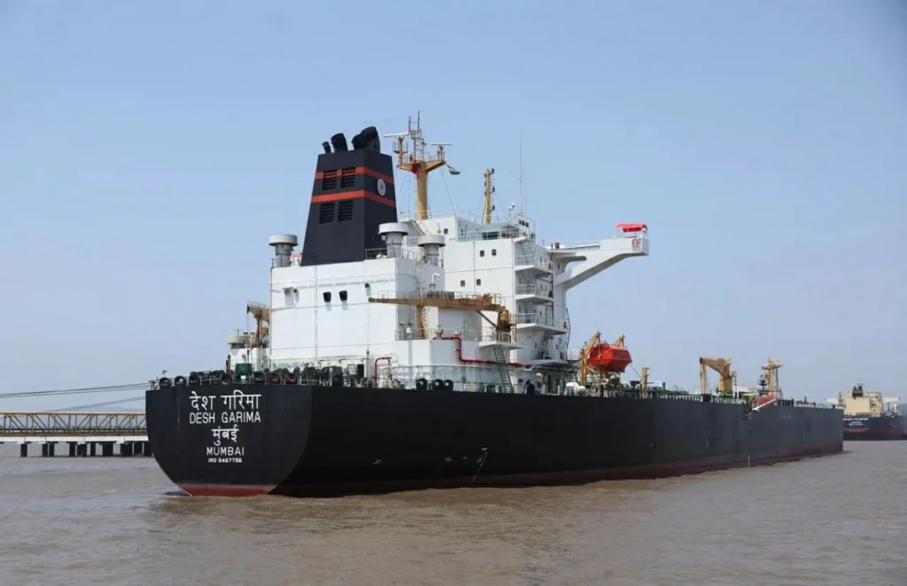 India orders its seafarers to halt crossing Strait of Hormuz