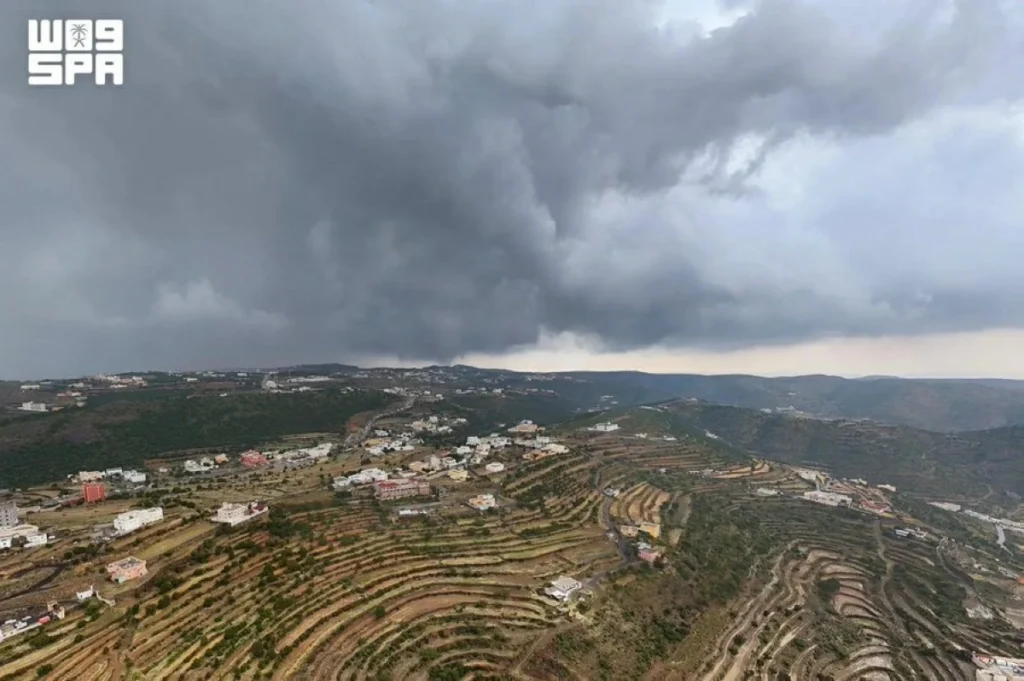 Thunderstorms, hail forecast for western Saudi Arabia as dust-stirring winds reduce visibility