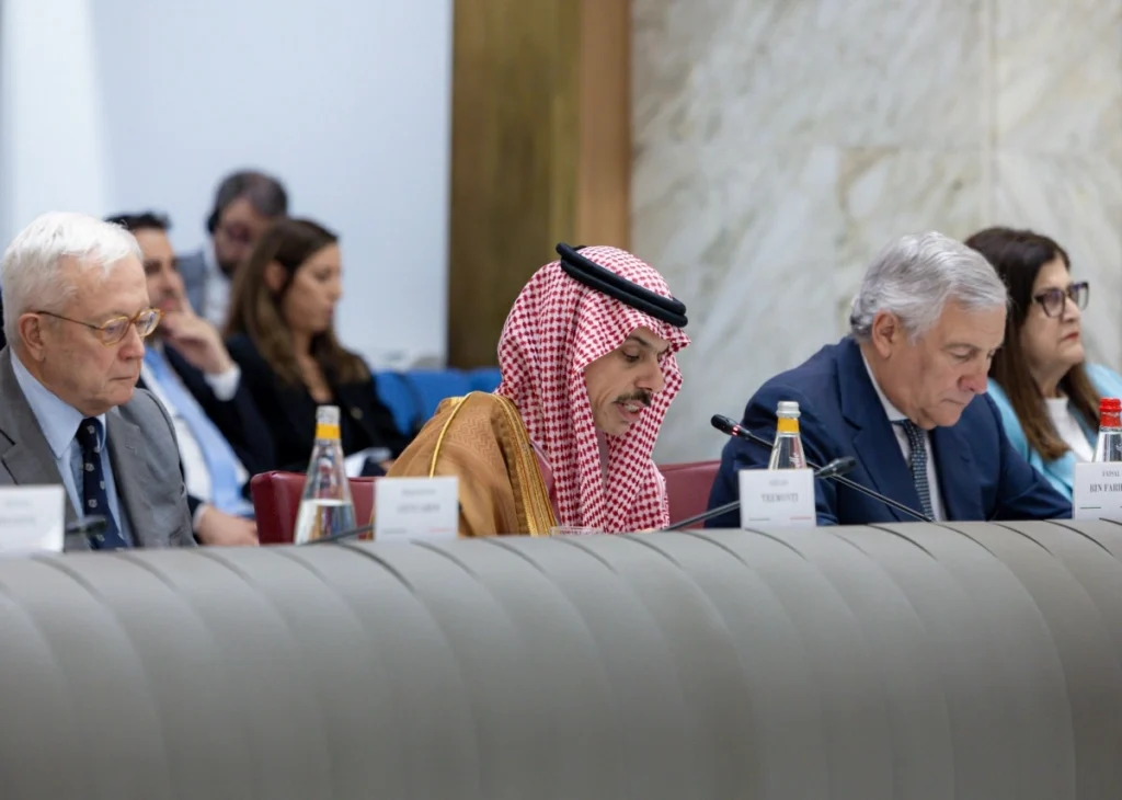 Saudi FM calls for immediate end to settler violence against Palestinians