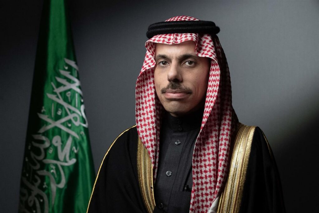 وزير الخارجية يتلقى اتصالًا هاتفيًا من وزير خارجية الكويت