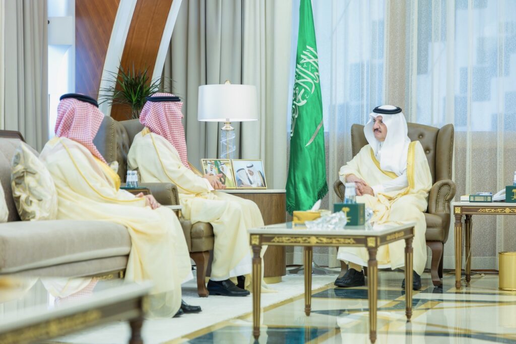 أمير المنطقة الشرقية يستقبل رئيس مجلس إدارة الشركة السعودية للصناعات الأساسية “سابك”