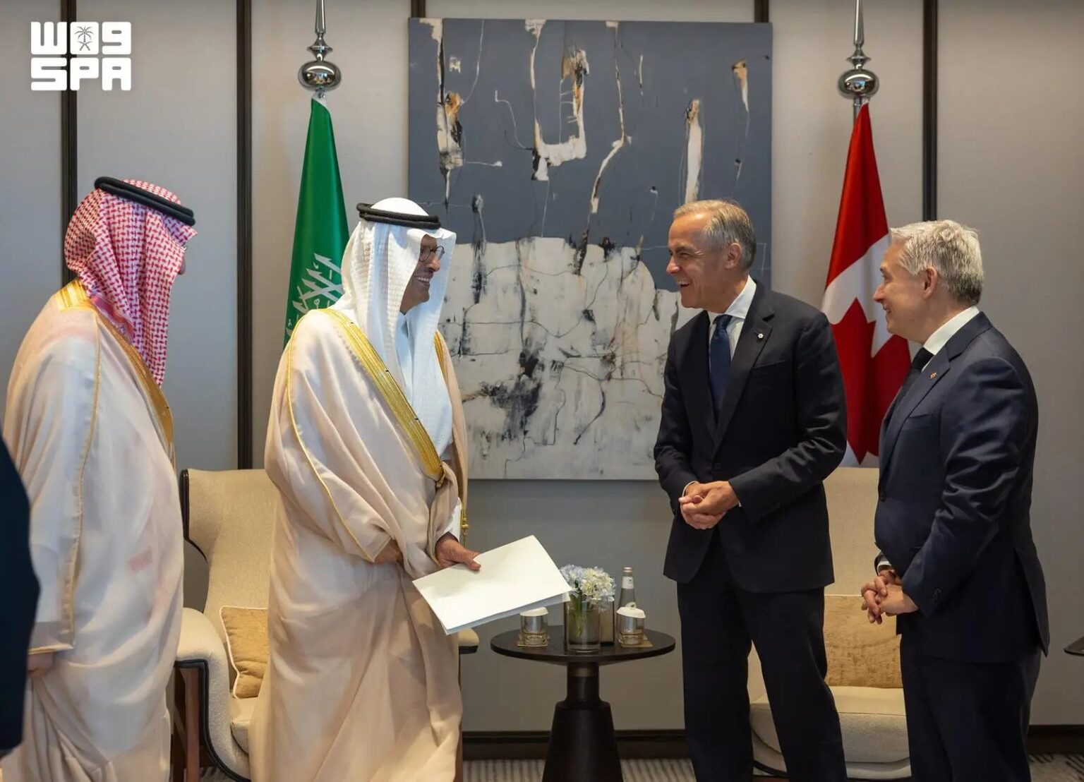وزير الطاقة يستقبل رئيس وزراء كندا ويبحثان تعزيز التعاون في قطاع الطاقة