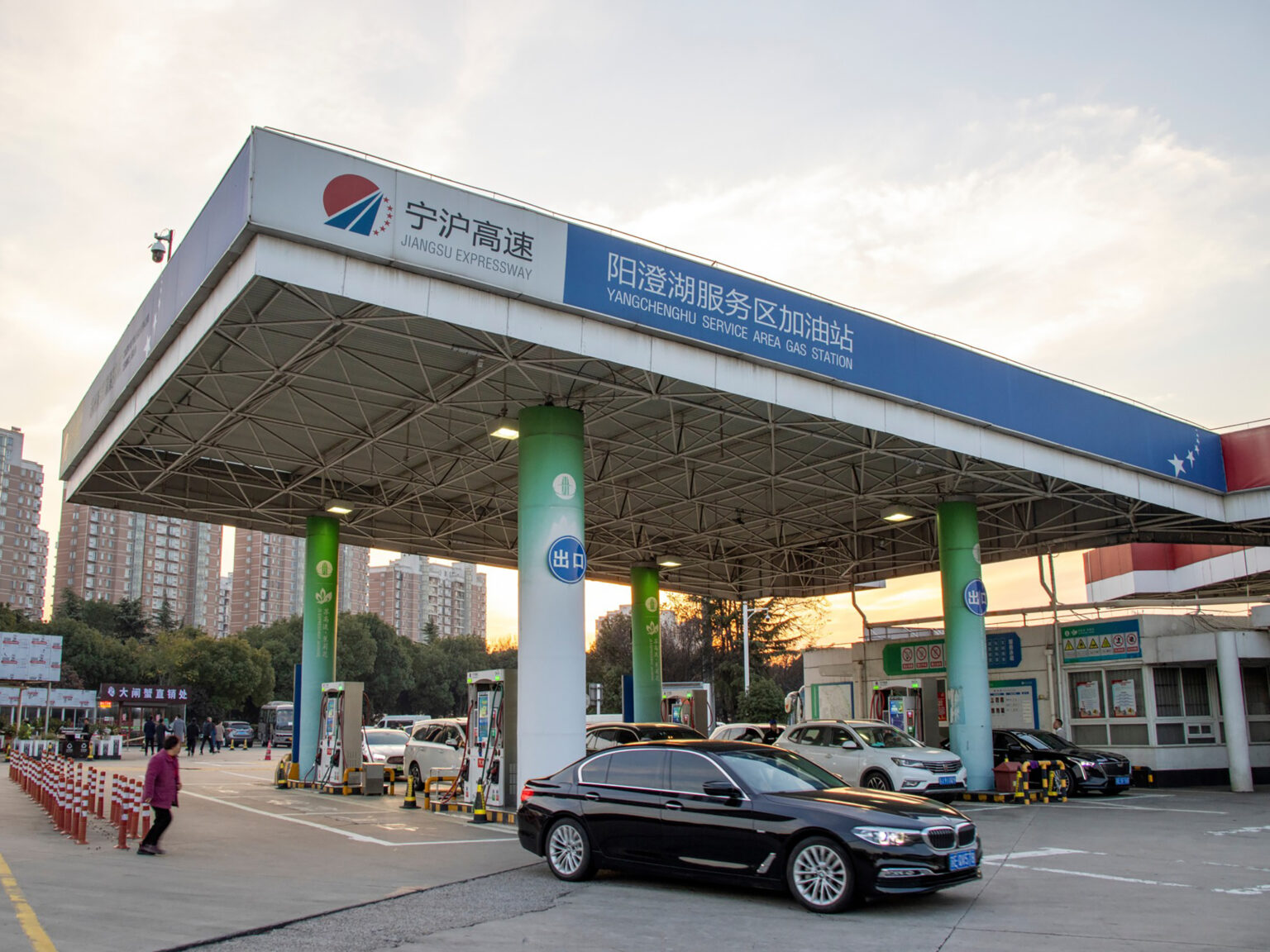 China to cut gasoline, diesel prices by biggest margin in nearly six years