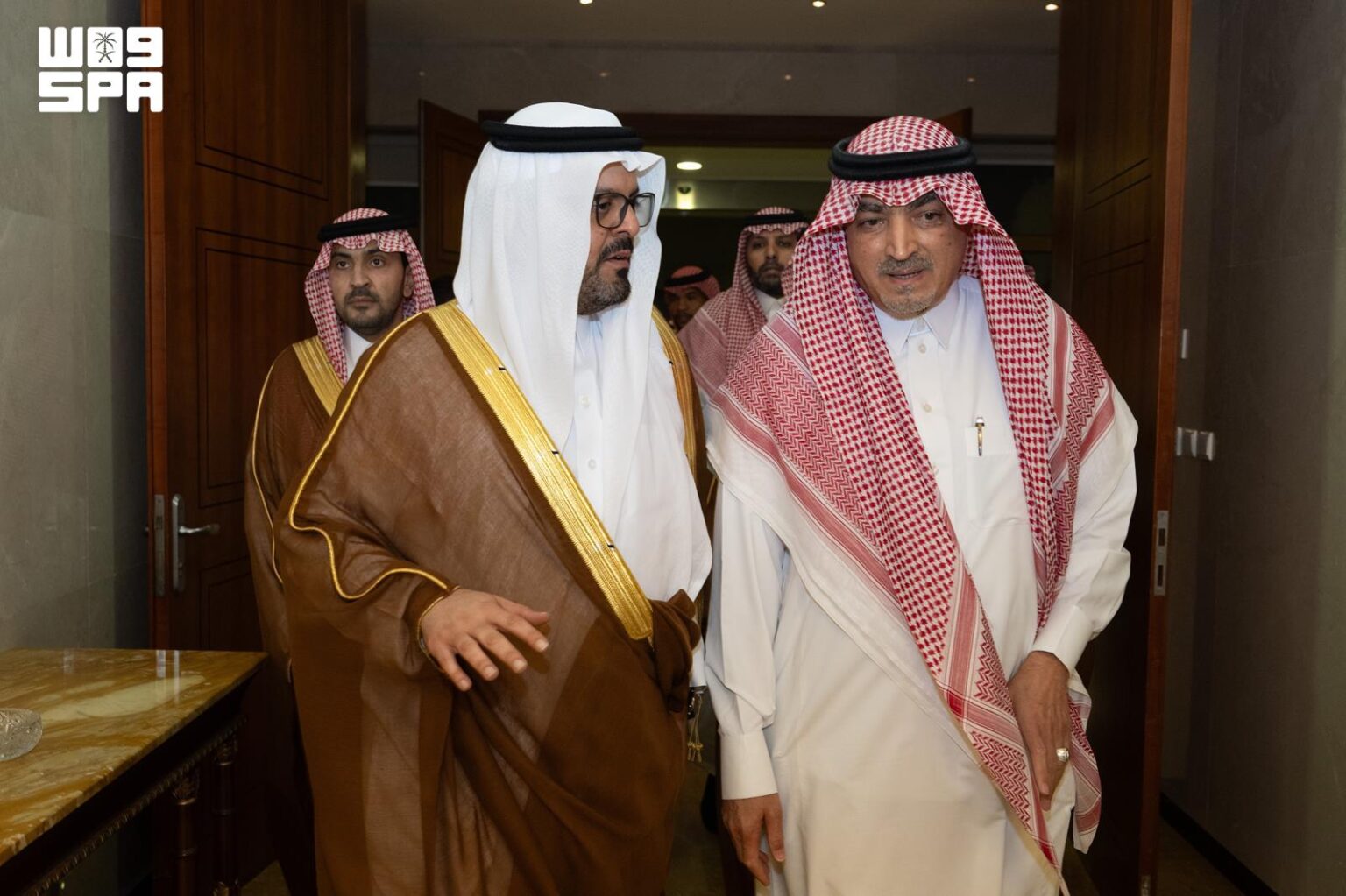 نائب أمير مكة يقدم التعازي لأسرة الصيرفي