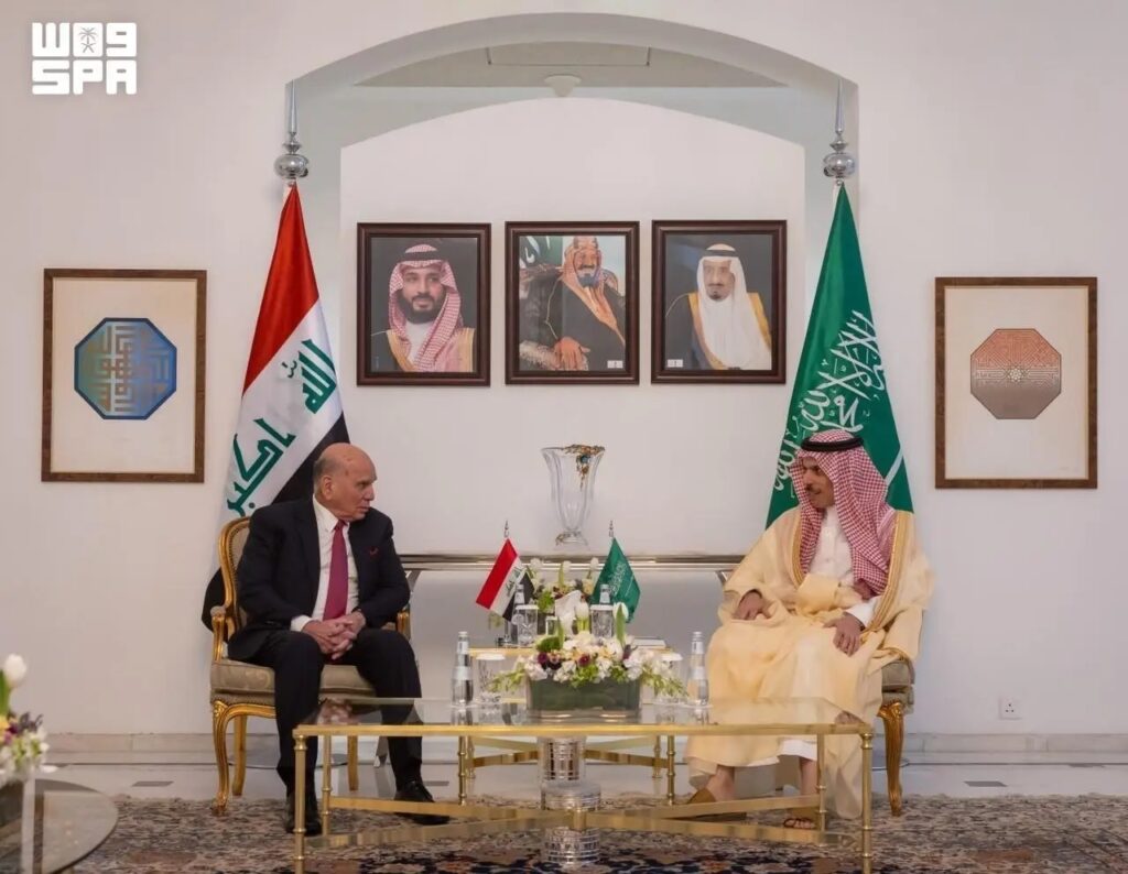 Foreign Minister and the Iraqi Deputy Prime Minister and Foreign Minister Hold an Official Meeting between the Two Countries