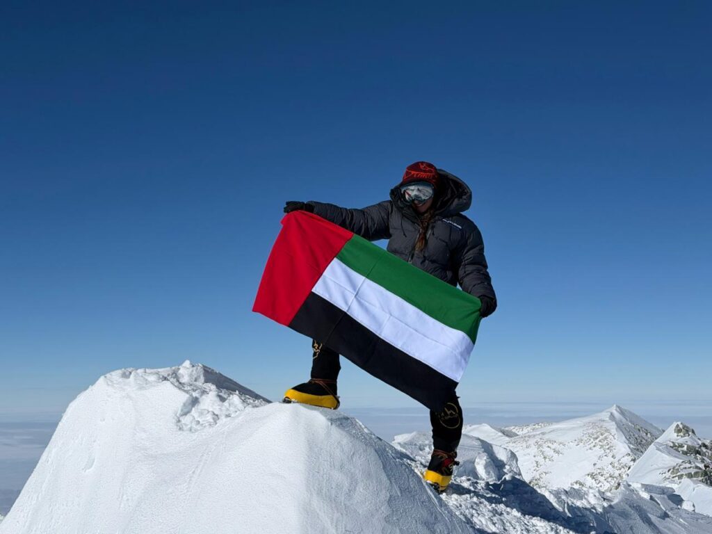 فاطمة العوضي أصغر شخص عربي يصل لارتفاع يتجاوز 7,000 متر وأول شخص إماراتي يعتلي قمة جبل لينين