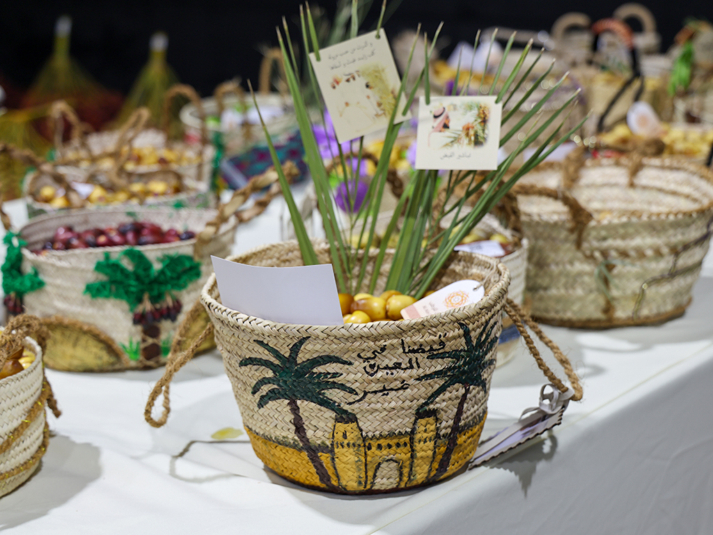 مهرجان العين للرطب يبرز الحرف المرتبطة بالنخلة دعما للمنتجين والحرفيين