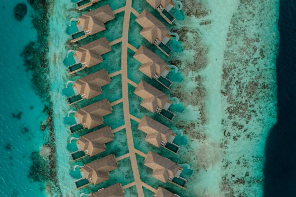 منتجع Sun Siyam Vilu Reef يطلق فيلات جديدة فوق الماء تعيد صياغة مفهوم الحياة في الجزر