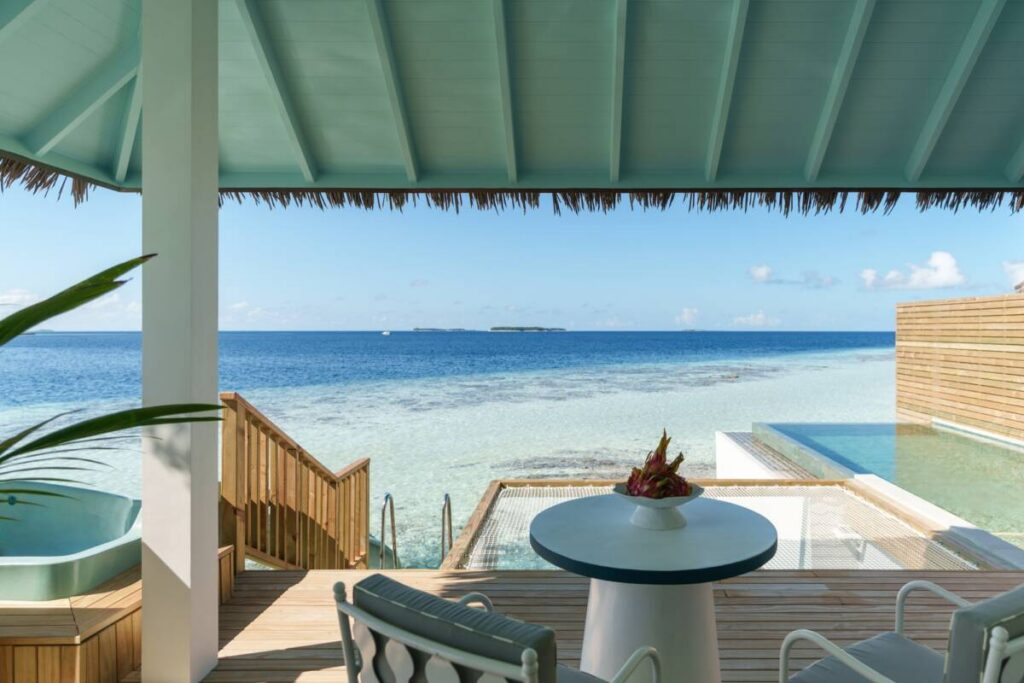 منتجع Sun Siyam Vilu Reef يطلق فيلات جديدة فوق الماء تعيد صياغة مفهوم الحياة في الجزر