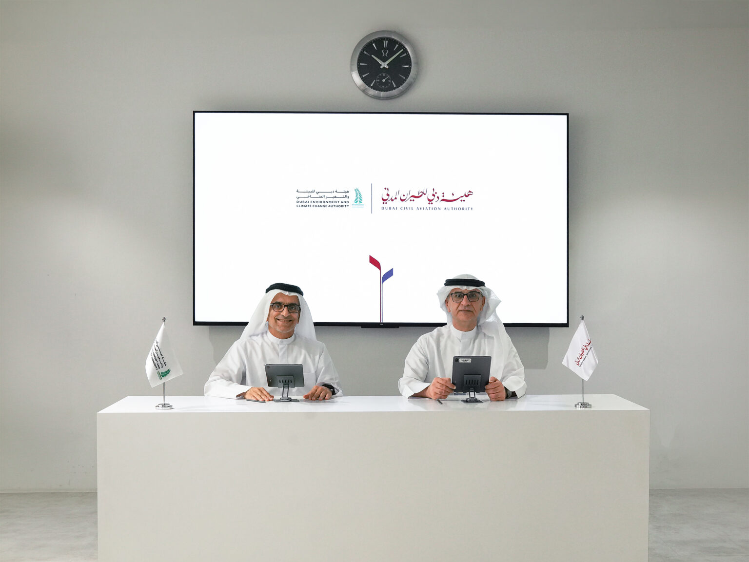 تعاون بين هيئتي الطيران المدني والبيئة بدبي لتعزيز الاستدامة وأمن القطاع