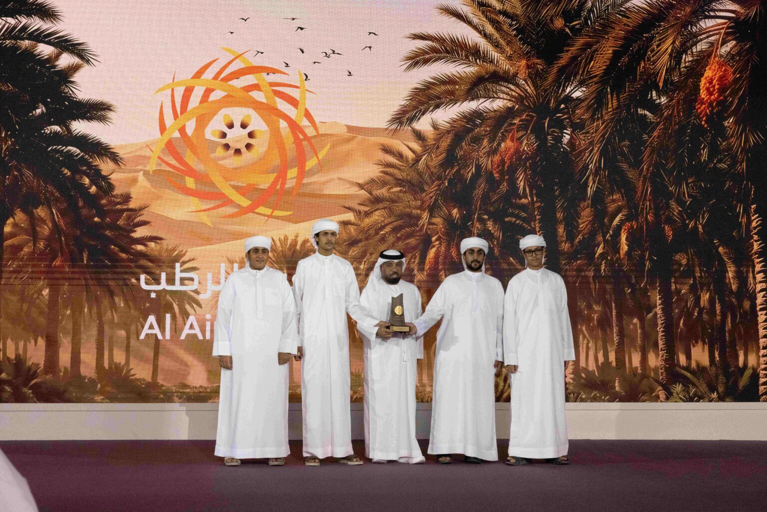 "العين للرطب" يتوج الفائزين في الشيشي ونخبة الواحات والليمون