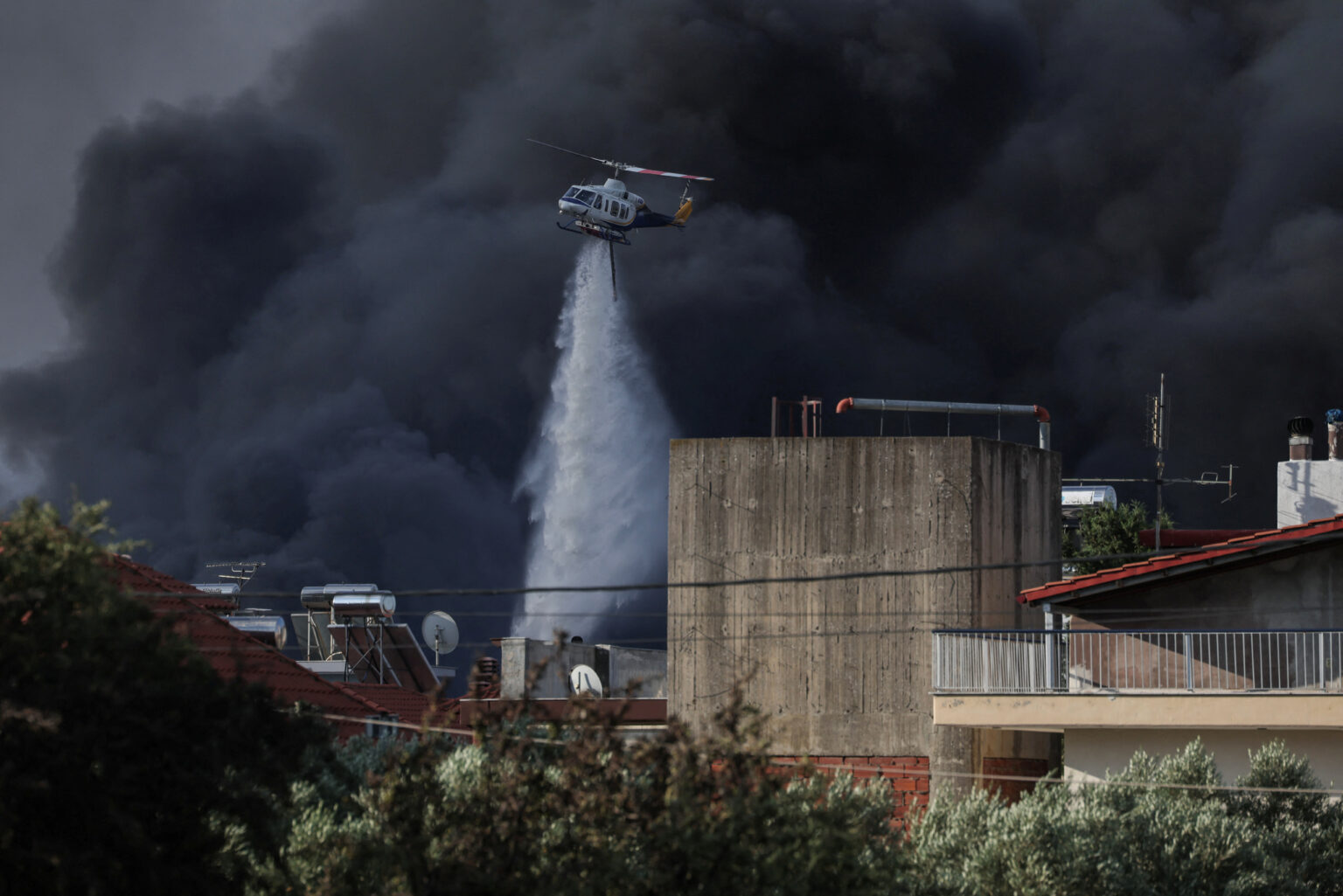 Hundreds of firefighters battling wildfires in Portugal, Greece and Spain