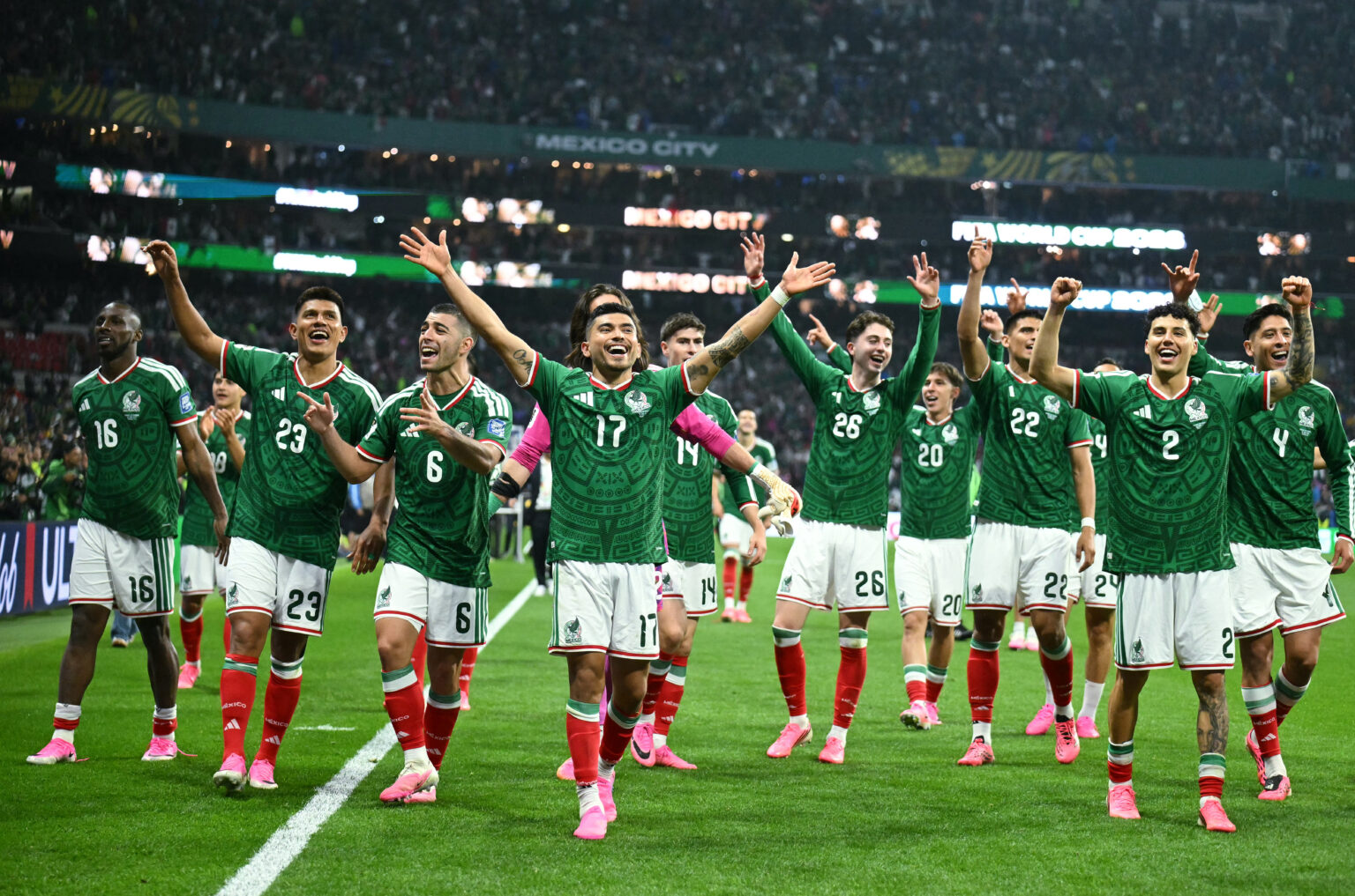 المكسيك تفوز على الإكوادور وتتأهل لدور الـ16 من كأس العالم