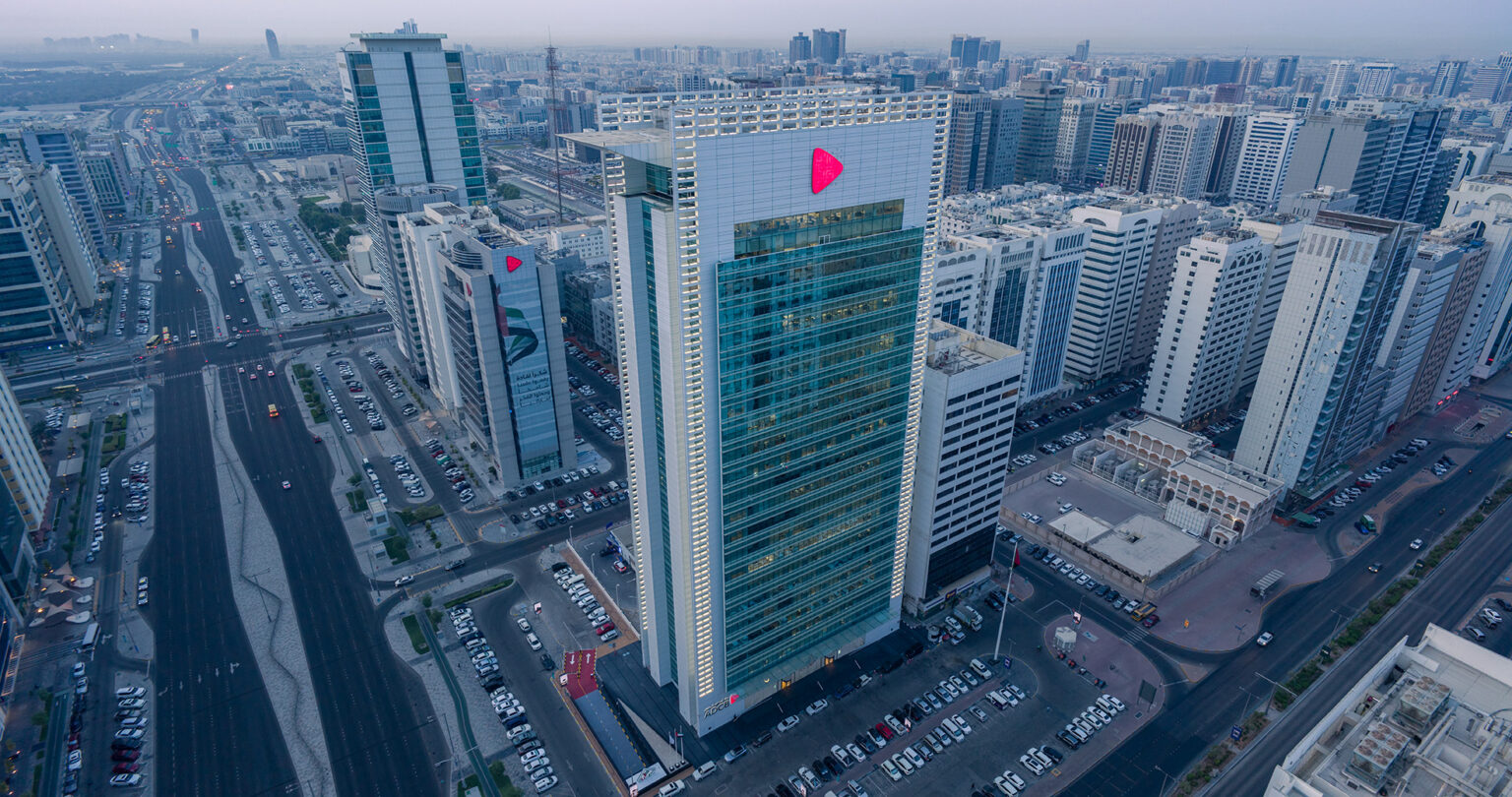 "أبوظبي التجاري" يحقق أرباحاً قياسية قبل الضريبة بقيمة 7.607 مليار درهم خلال النصف الأول