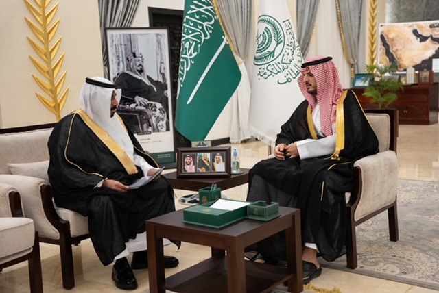 محافظ الطائف يطلع على برامج غرفة الطائف وفرصها الاستثمارية