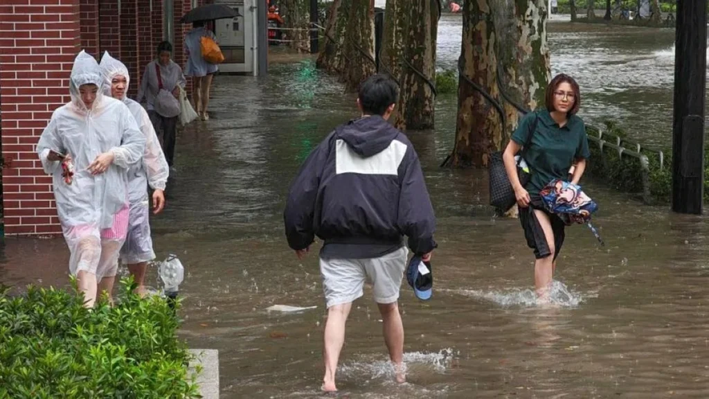 China evacuates one million as Typhoon Dolphin makes landfall