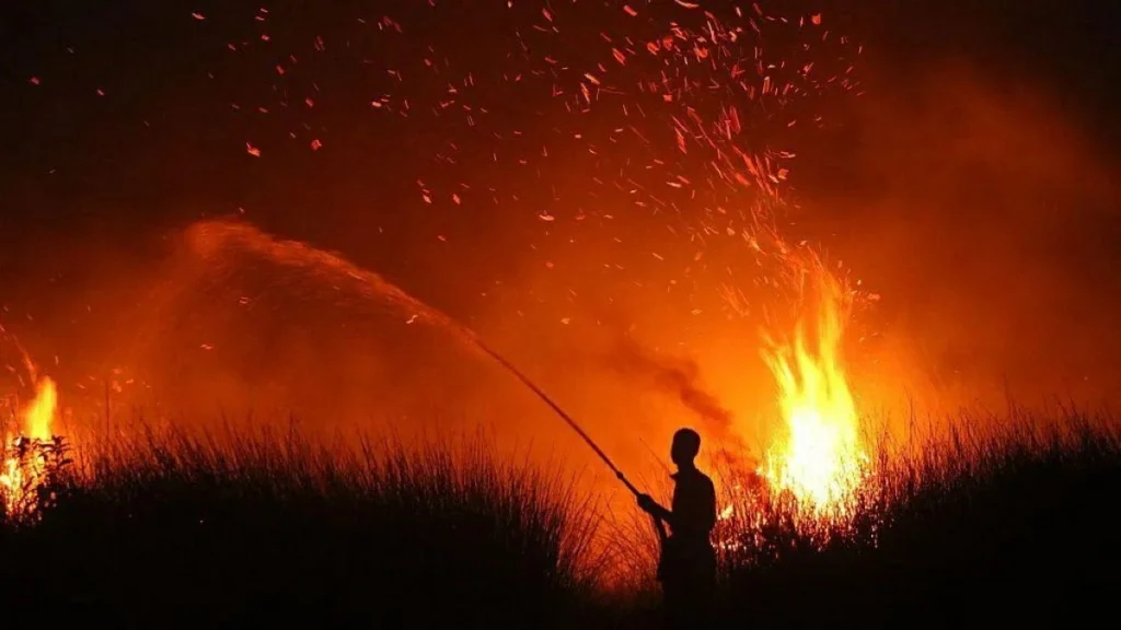 Indonesia haze spreads across region as firefighters race to contain wildfires