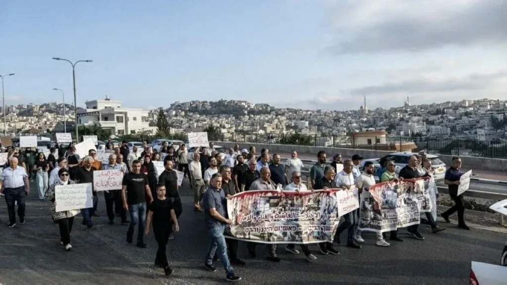 Israeli troops prevent activists from reaching besieged Qusra families
