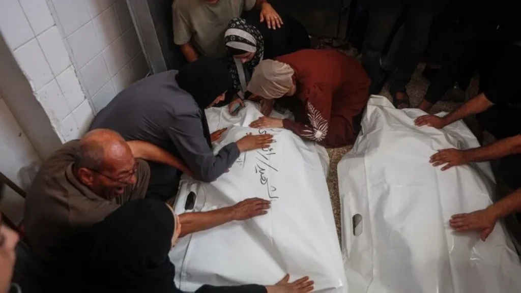 Gaza Civil Defense recovers remains of 21 Palestinians from destroyed homes