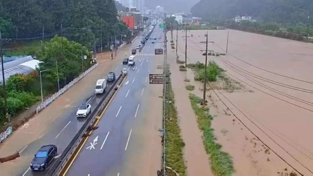 Record rains drench South Korean city