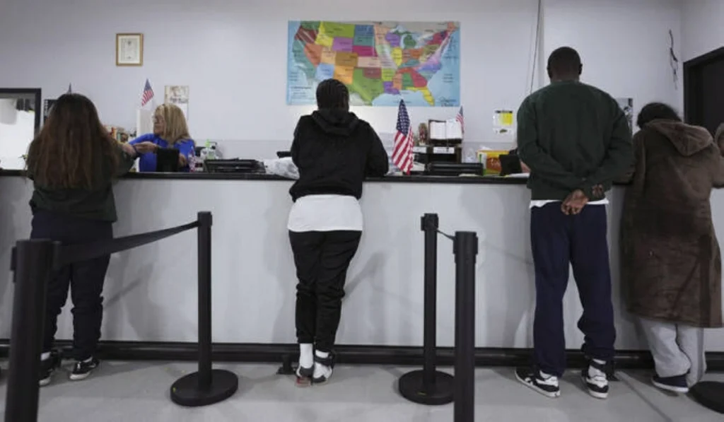 US plans to revoke non-immigrant visas of 200,000 asylum seekers