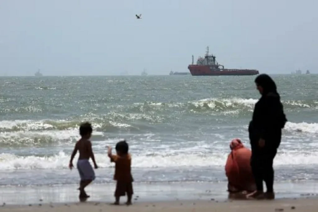 Iran and Oman agree on temporary shipping route in Strait of Hormuz
