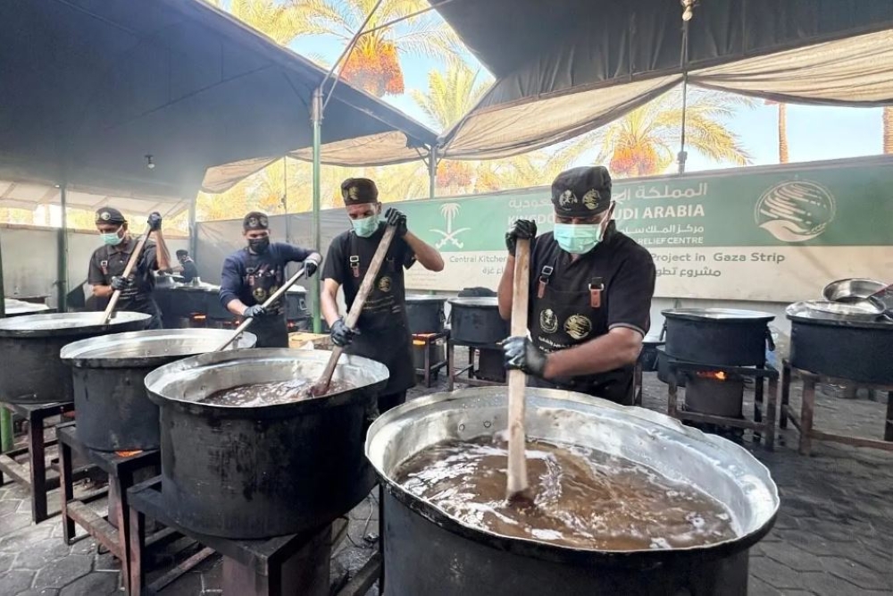 بـ24,500 وجبة.. مركز الملك سلمان يعزز الأمن الغذائي في وسط وجنوب غزة