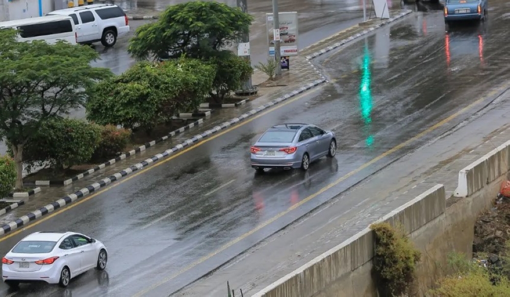 سيول غزيرة.. رفع درجة الإنذار إلى الأحمر بالمحافظات الجبلية في جازان