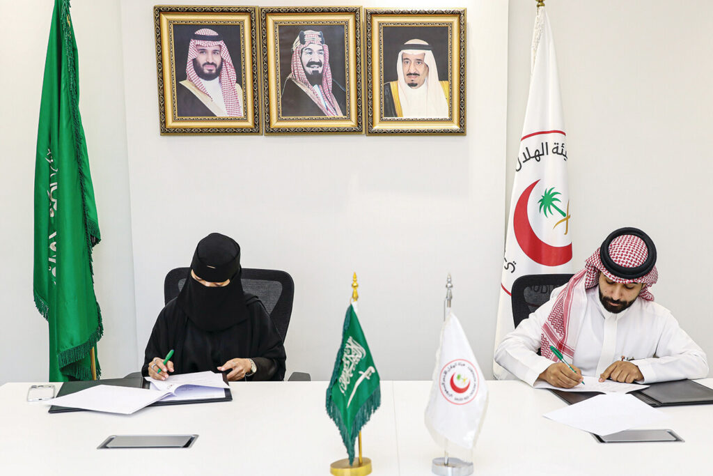 الهـلال الأحمـر.. «تسليم امتثال ووعـي حقـوقـي»