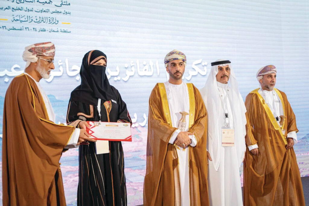 العدواني تحصد جائزة عبدالله النعيم لخدمة تاريخ الجزيرة