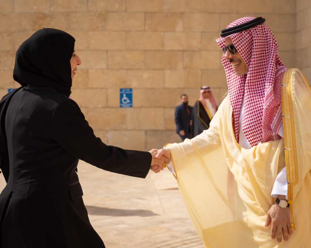 وزير الخارجية يستقبل وزيرة خارجية اليمن
