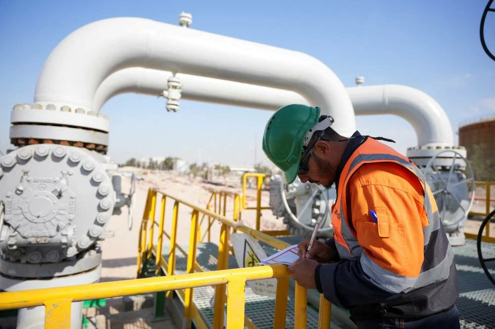 Oil climbs as fading US-Iran peace hopes raise supply risks