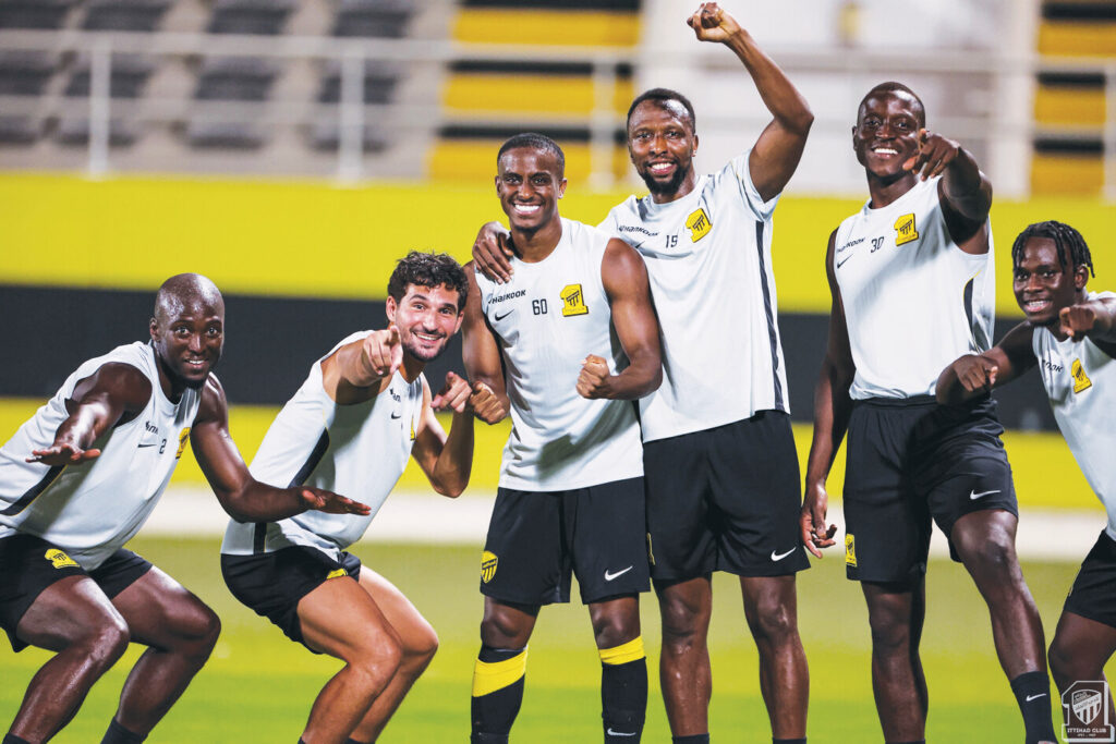 «الاتحاد» ومواقف أندية الإمارات!