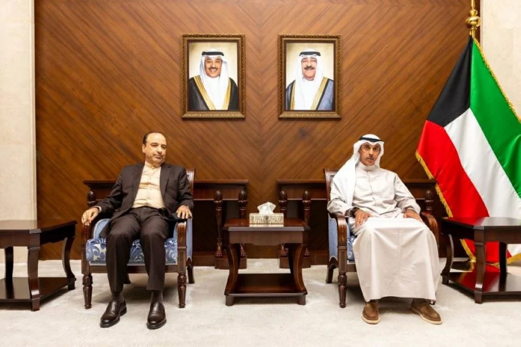 الكويت تسلم سفير إيران مذكرة احتجاج على استهداف الناقلة كيفان