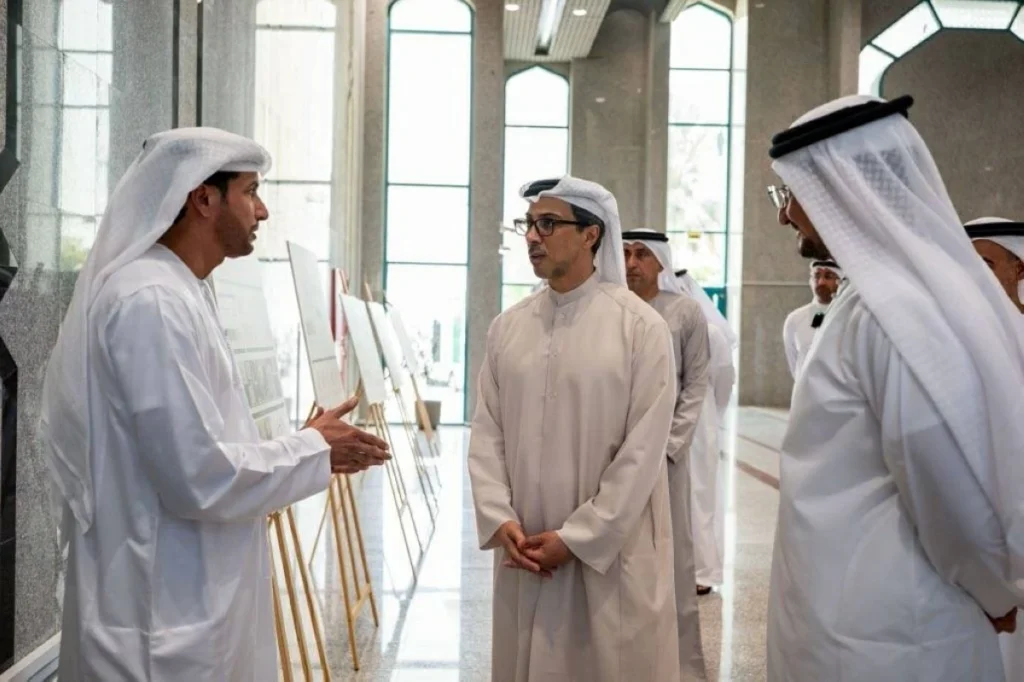 منصور بن زايد: ما نملكه من أعشاب وطب تقليدي إرث وطني يستحق التوثيق
