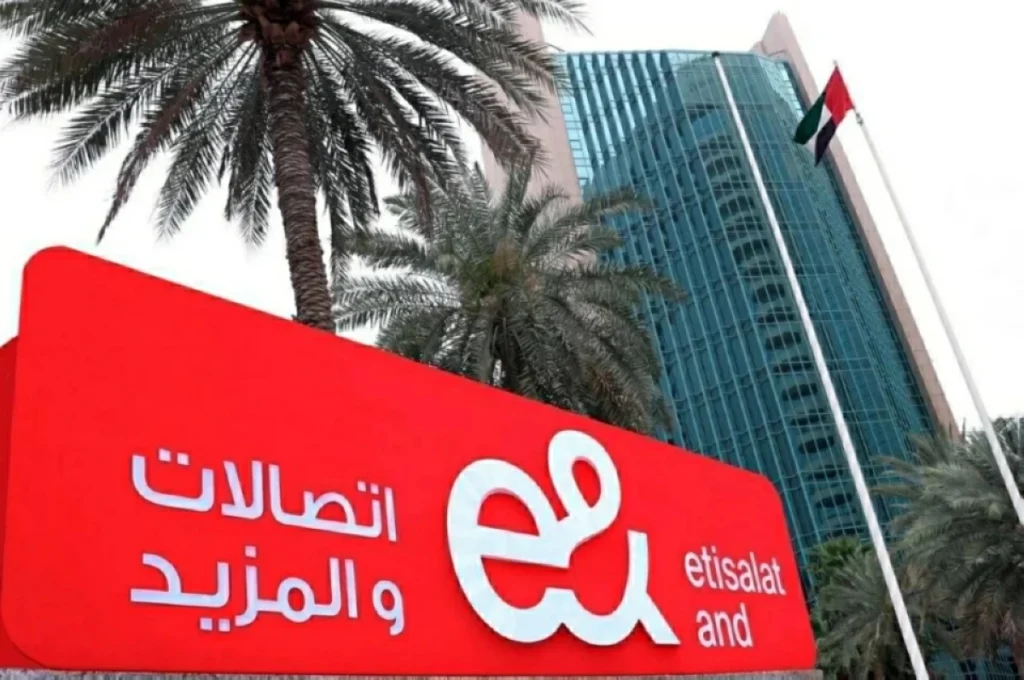 «إي آند الإمارات» تدمج «الذكاء الوكيل» في خدمات الأعمال