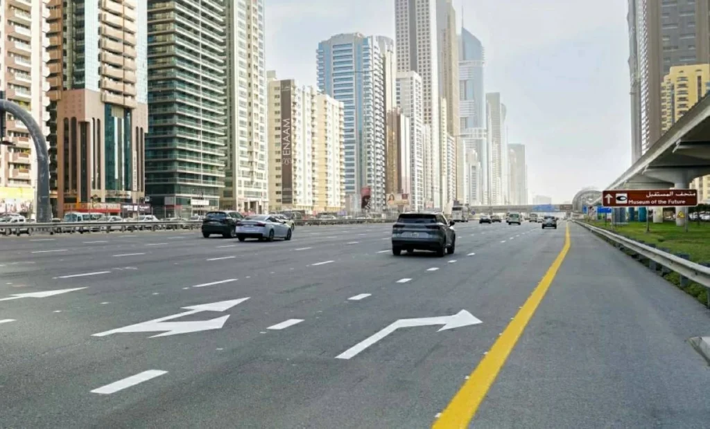 دبي.. افتتاح منحدر دائري على الجسر القادم من شارع الإمارات باتجاه القدرة