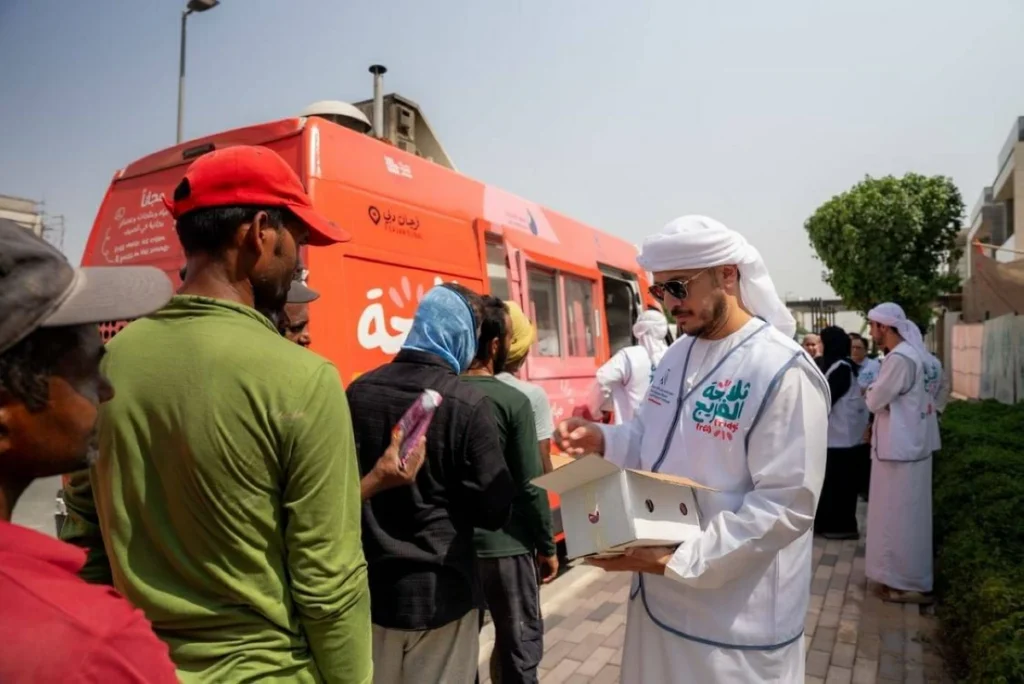 «ثلاجة الفريج»: مليون عبوة مياه وعصائر للعمال