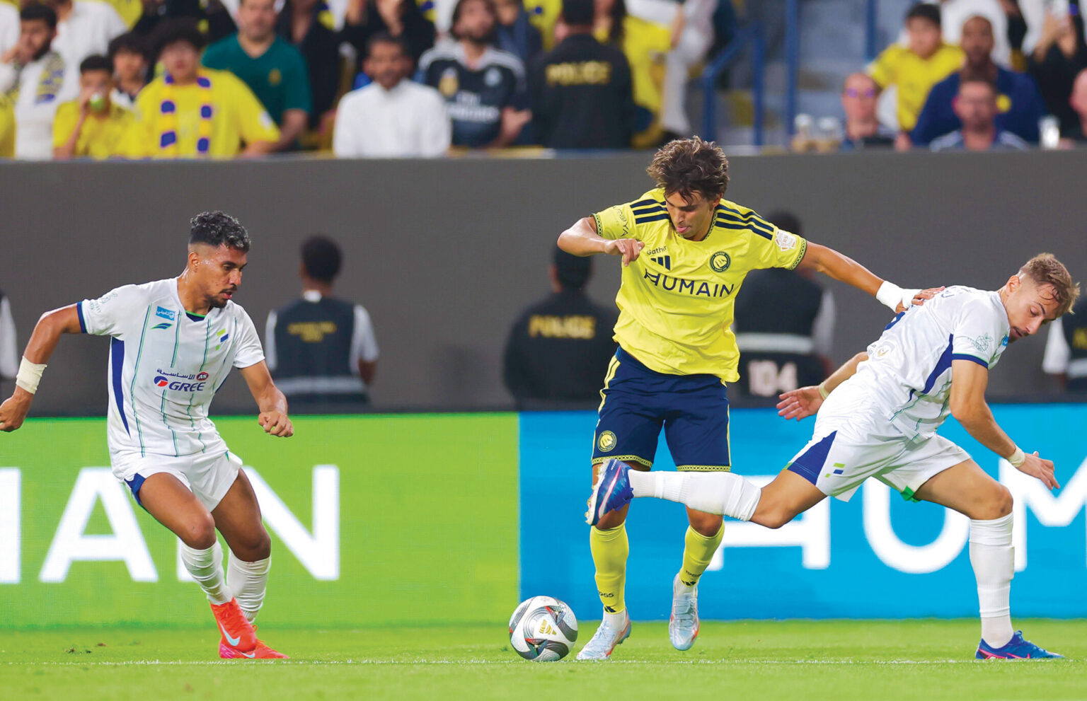 بداية قوية للهلال والنصر.. وتعثر الاتحاد والشباب