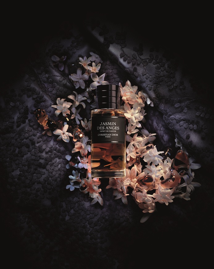 Dior تكتب فصلاً جديداً في عالم العطور الفاخرة مع Jasmin des Anges Esprit de Parfum