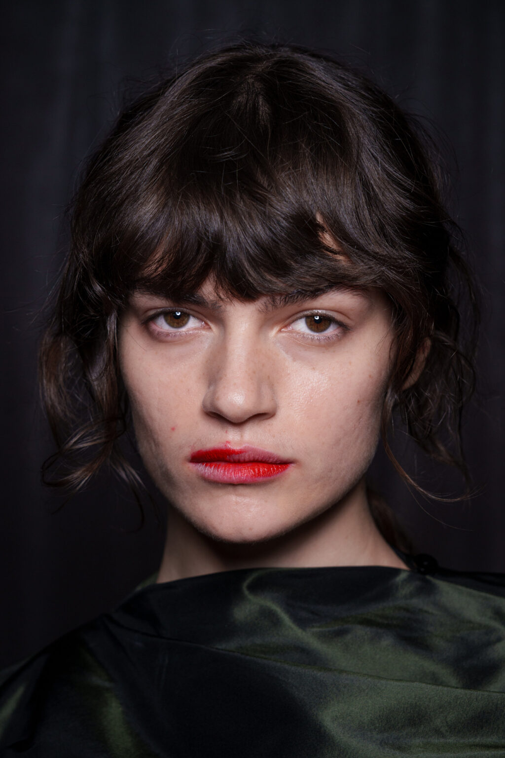 Asymmetric Makeupصيحة خريف 2026