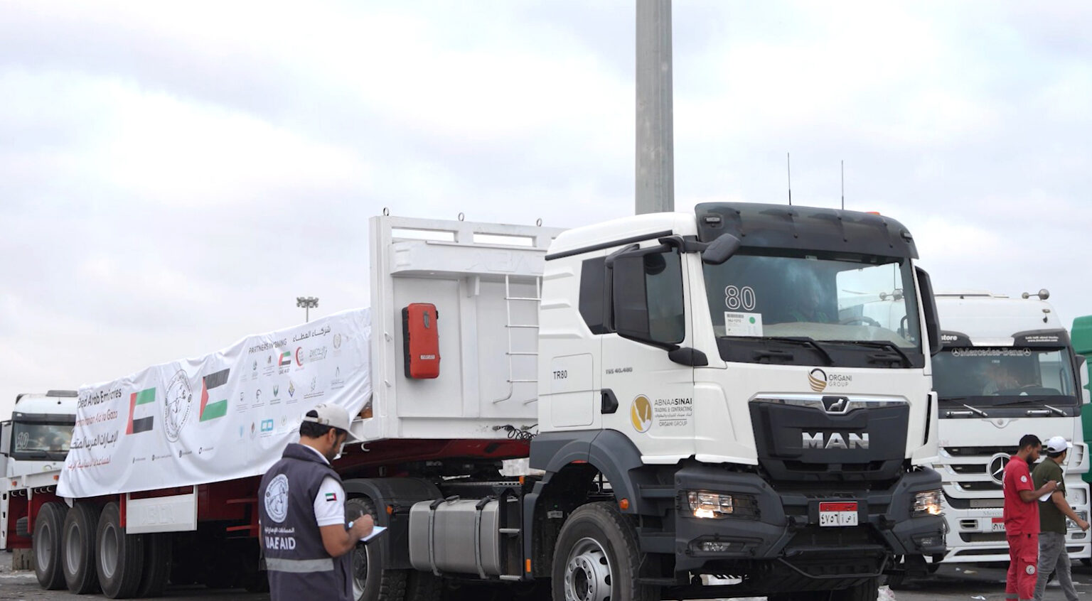 Five UAE aid convoys carrying 663 tonnes of humanitarian supplies enter Gaza Strip under Operation Chivalrous Knight 3