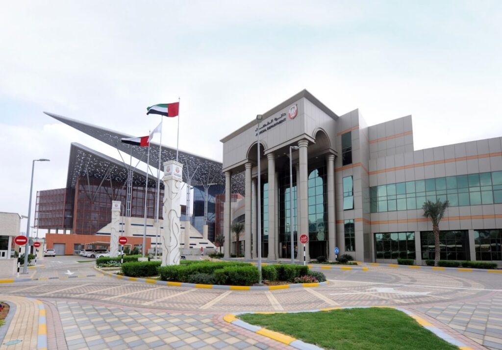 "قضاء أبوظبي" تنجز 447 ألف طلب إلكتروني خلال النصف الأول من 2026