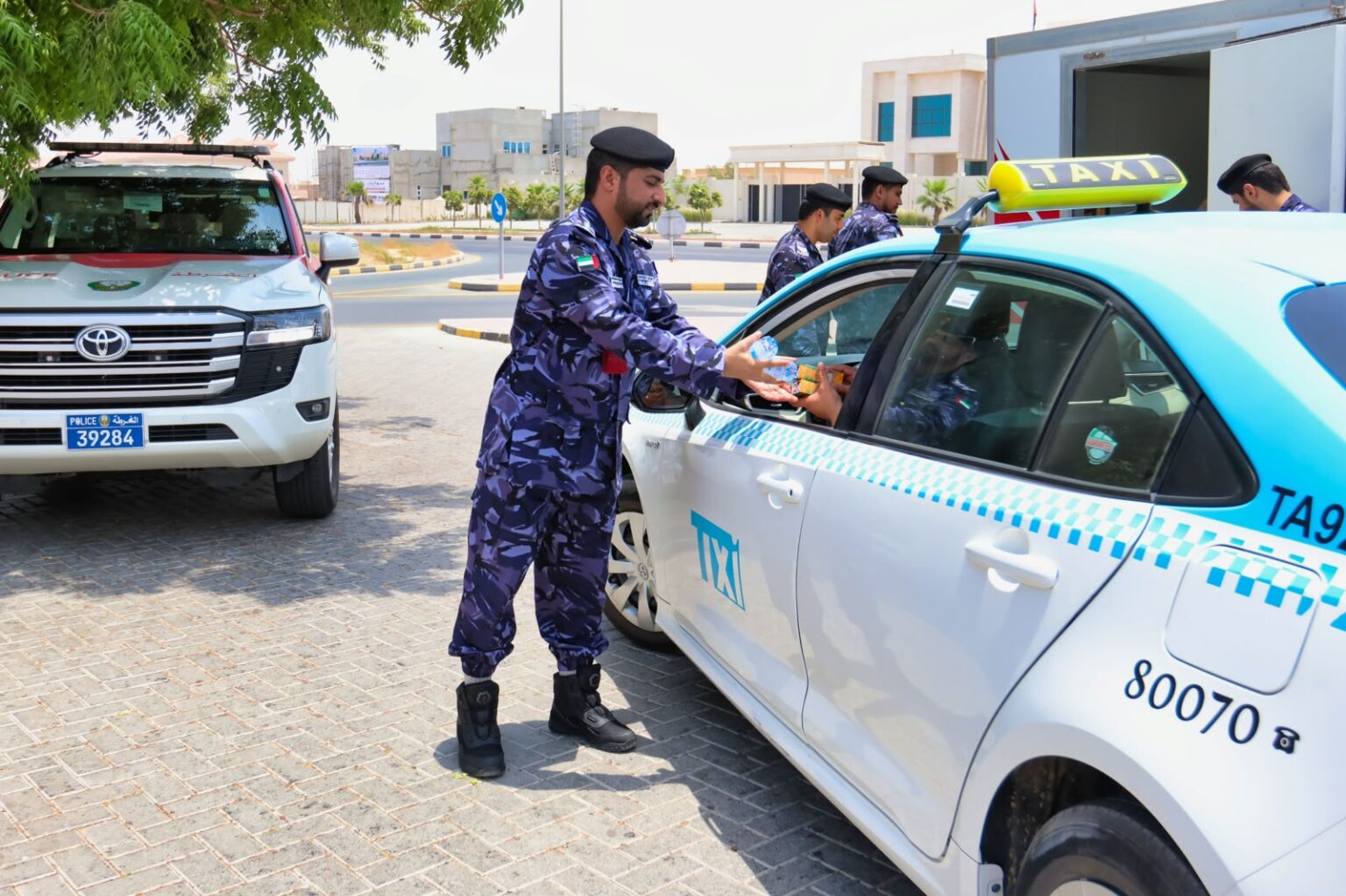 شرطة عجمان تنفذ مبادرة "وياكم صيفنا بارد2026" لإسعاد العمال