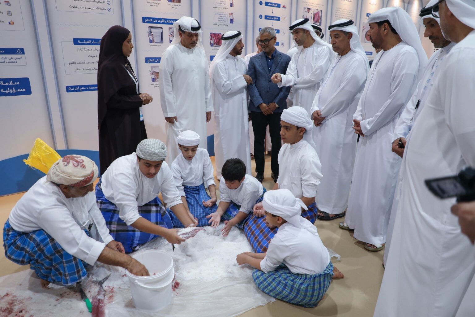 Al Zeyoudi visits Al Maleh and Fishing Festival, attends its heritage activities