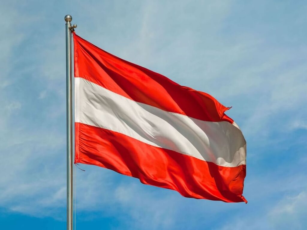 Austria asylum applications drop to 10-year low