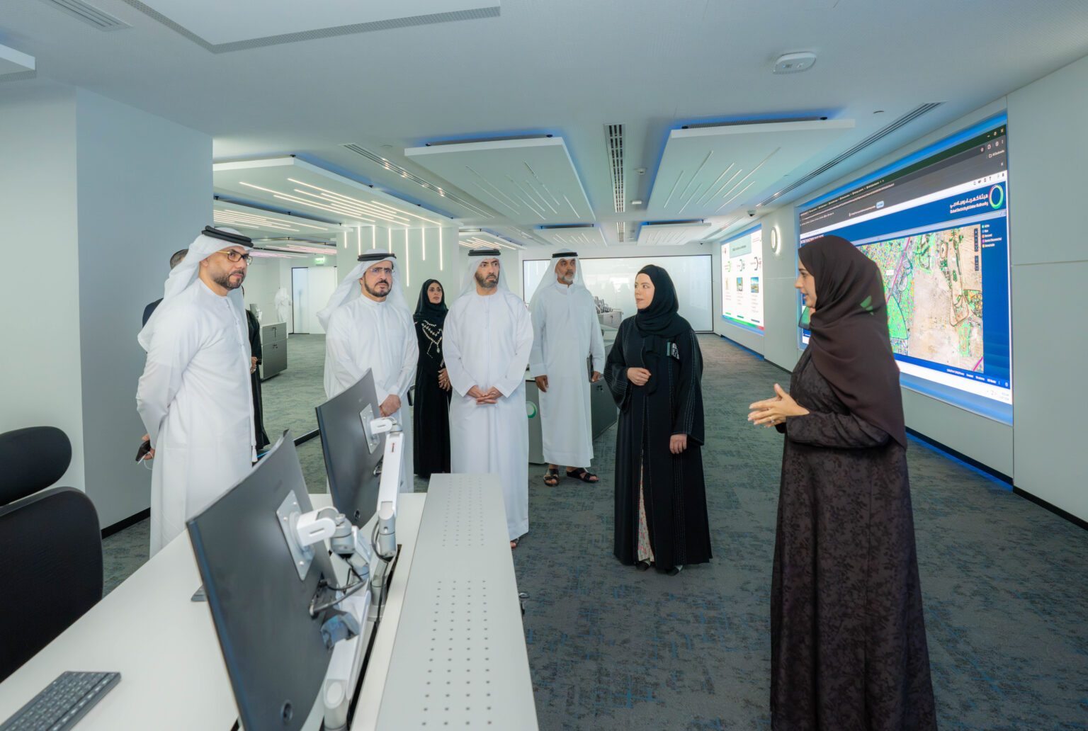 Al Tayer reviews pioneering projects at DEWA’s Distribution Power complex in Al Ruwayyah