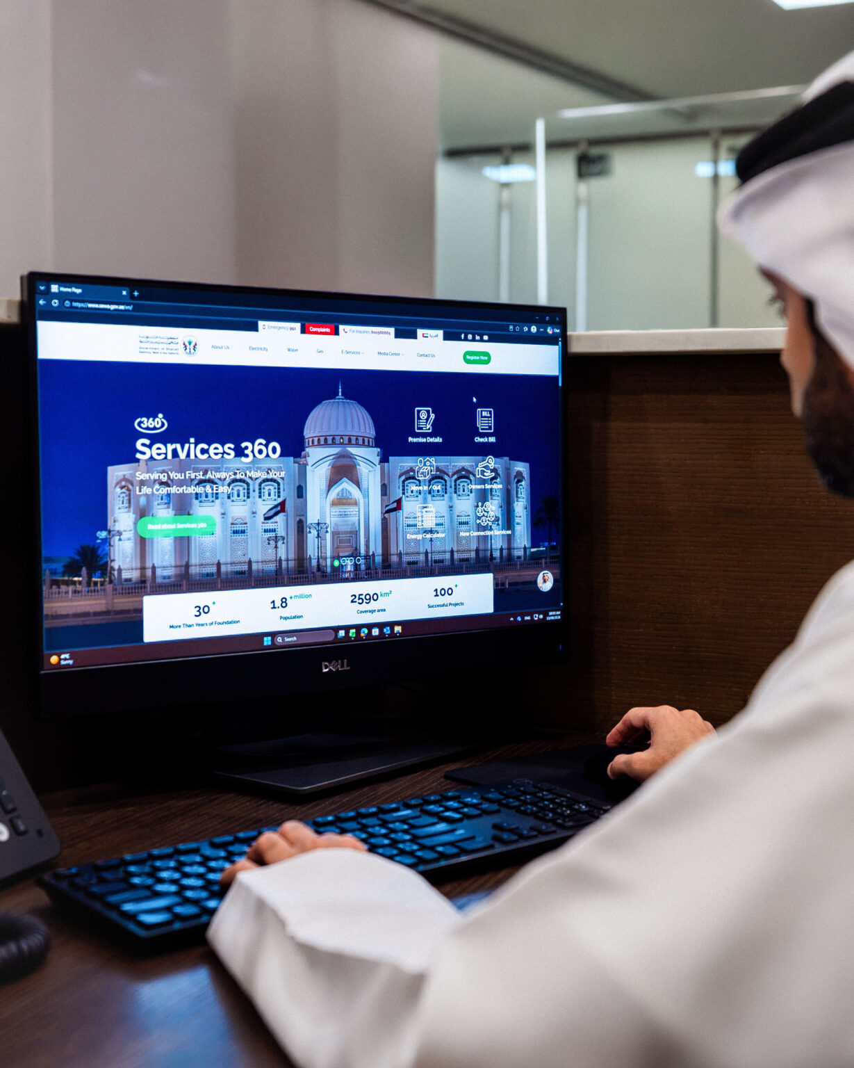 "كهرباء الشارقة" تتوج مسيرة تحولها الرقمي بـ 15 جائزة وتنجز أكثر من 720 ألف معاملة خلال 3 سنوات