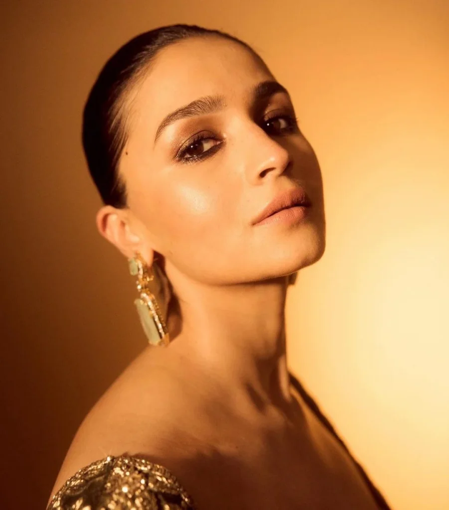كيف تطبقين تسريحة Slicked Back في المنزل؟