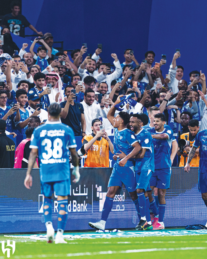 الزعيم العالمي يضاعف جراح الأهلي بثلاثية
